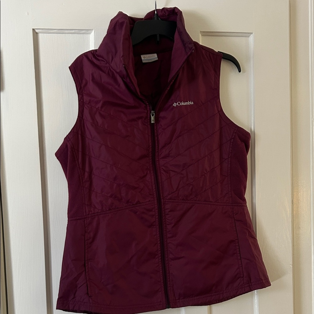 Columbia Women's Maroon Quilted Vest Large